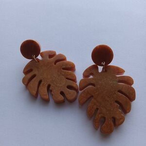 3/$45 Carmel colored resin leaf earrings